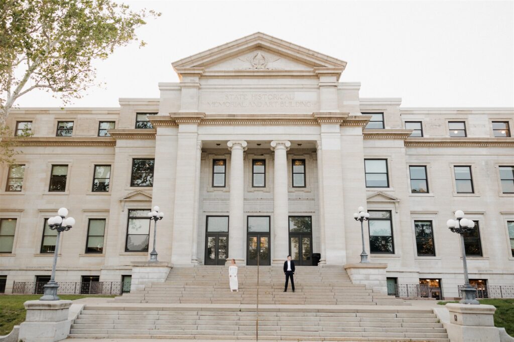 Des Moines Engagement Locations You’ll Love (Including Fees, Permits & Free Options)