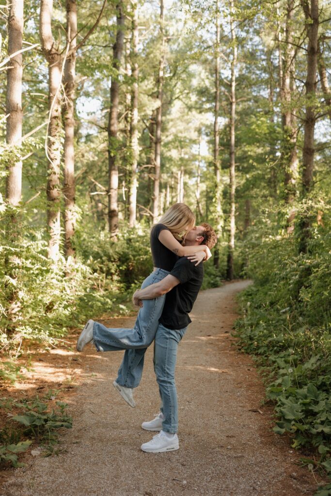 Des Moines Engagement Locations You’ll Love (Including Fees, Permits & Free Options)