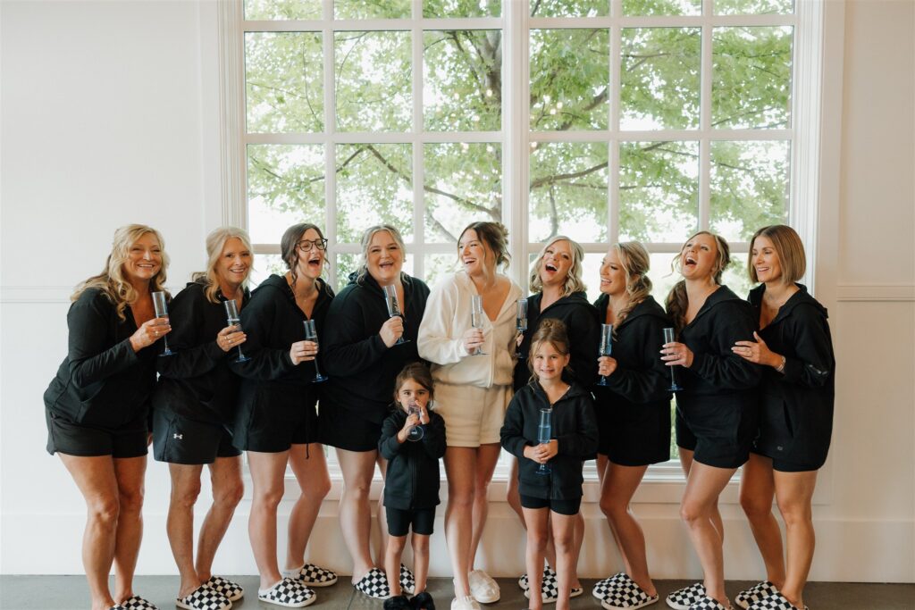 cute picture of the bride and her bridesmaids