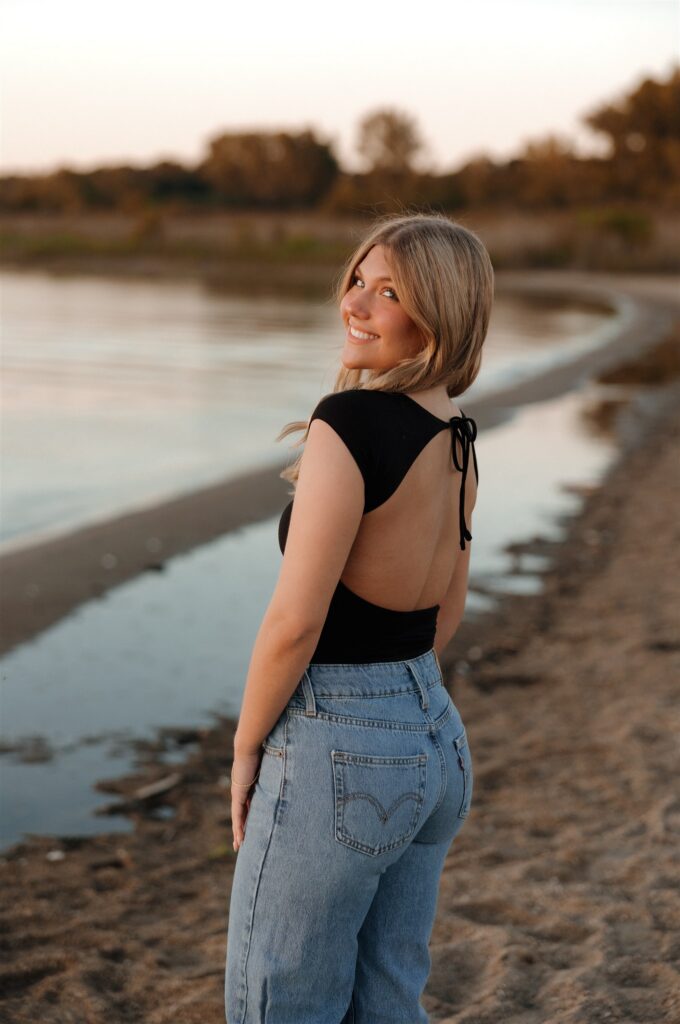 fun grad photos at the beach