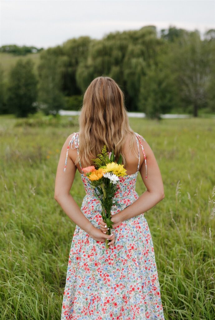 Des Moines Senior Photos at Brenton Arboretum | A Sunset Senior Session for Central Iowa Grads