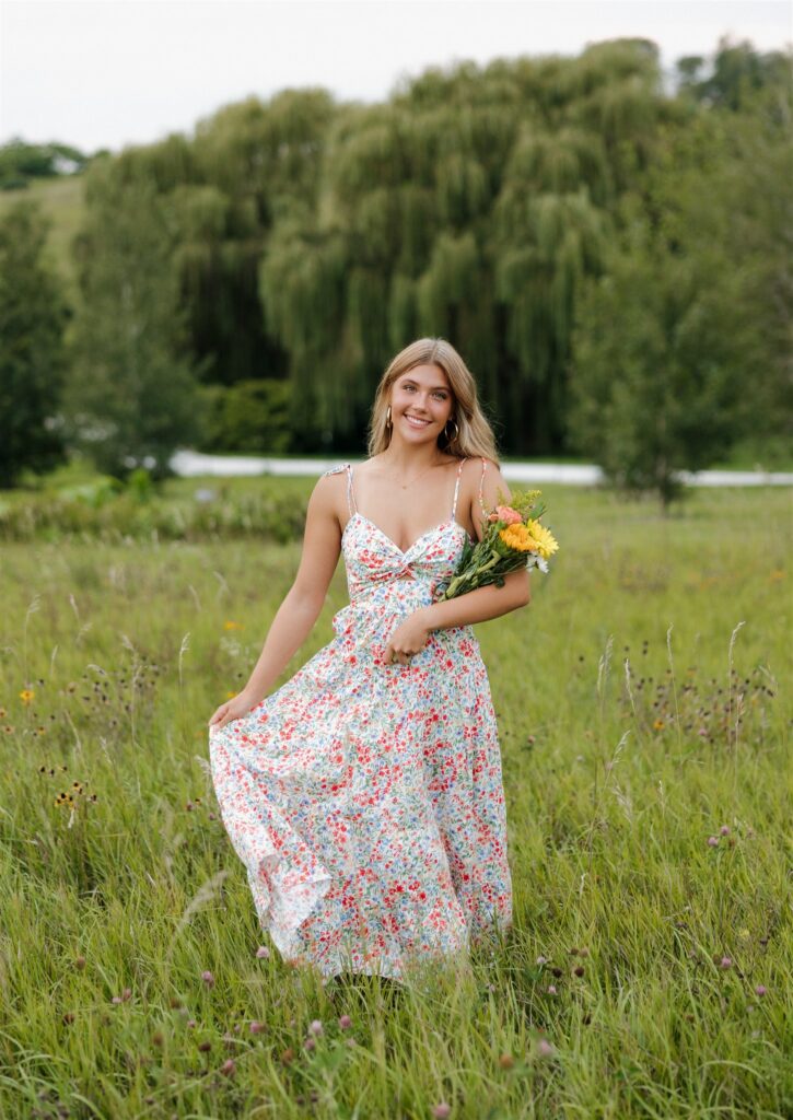 fun senior photoshoot in des moines