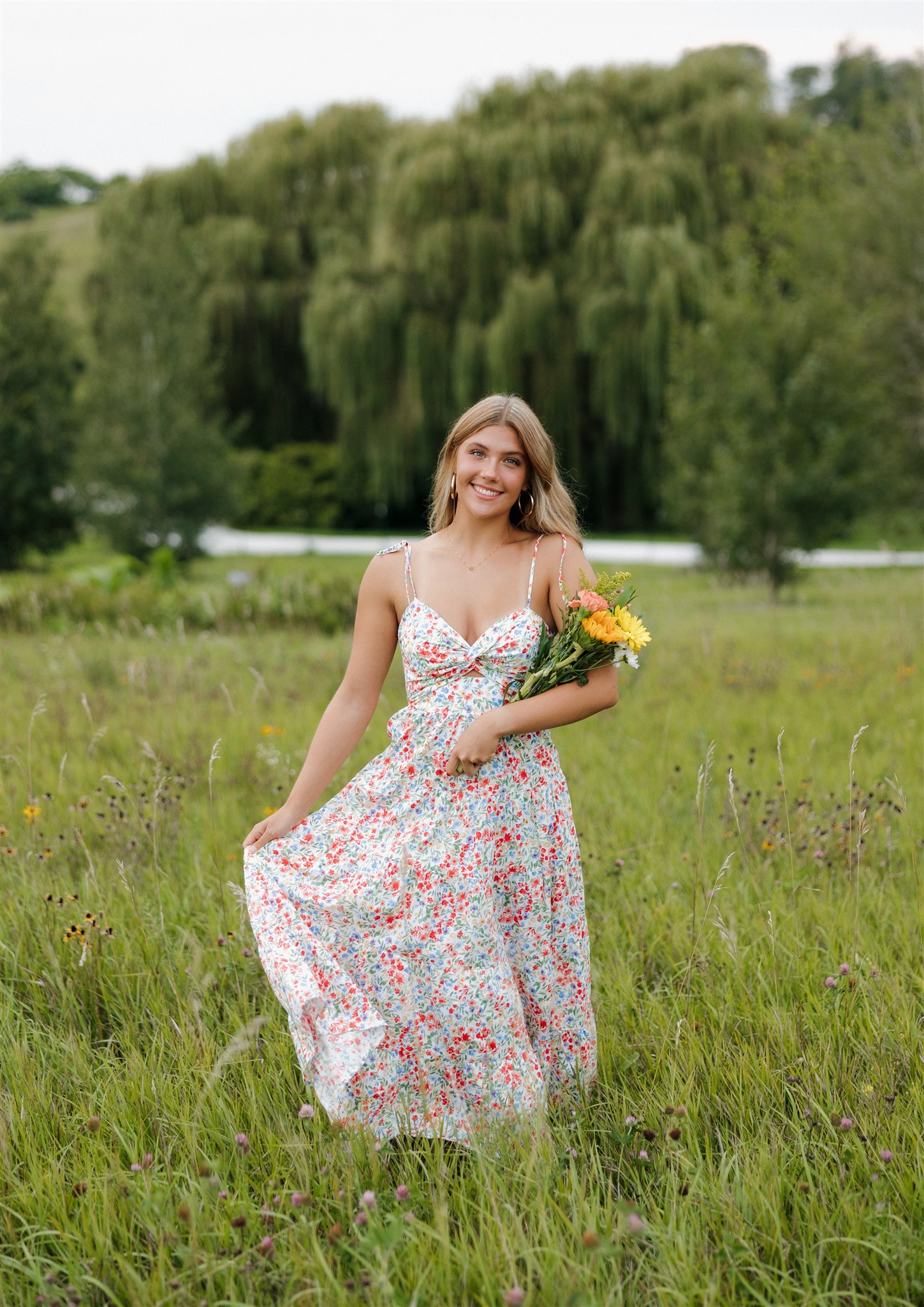 fun senior photoshoot in des moines