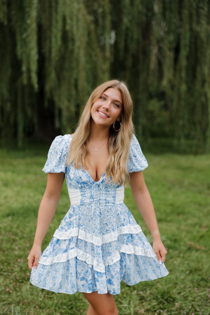 Des Moines Senior Photos at Brenton Arboretum | A Sunset Senior Session for Central Iowa Grads