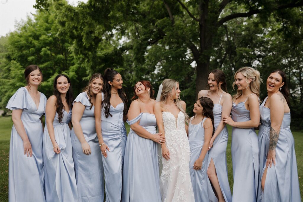 Cute picture of the bride and her bridesmaids