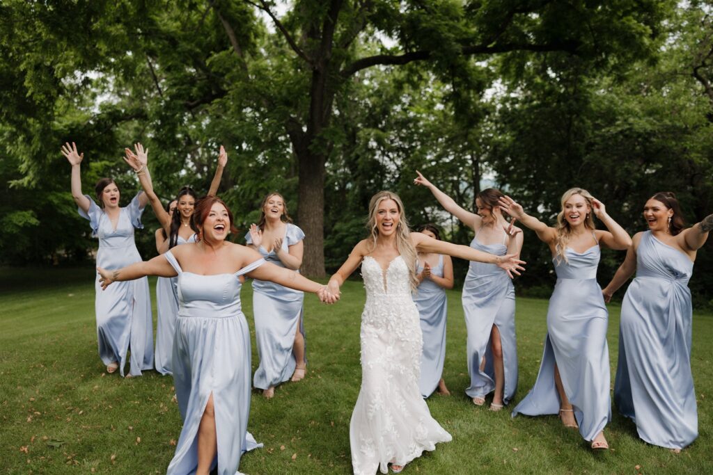 Cute picture of the bride and her bridesmaids