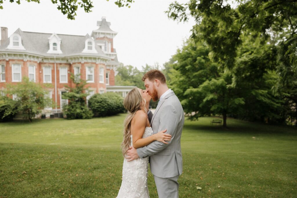 Picture of the newlywed kissing