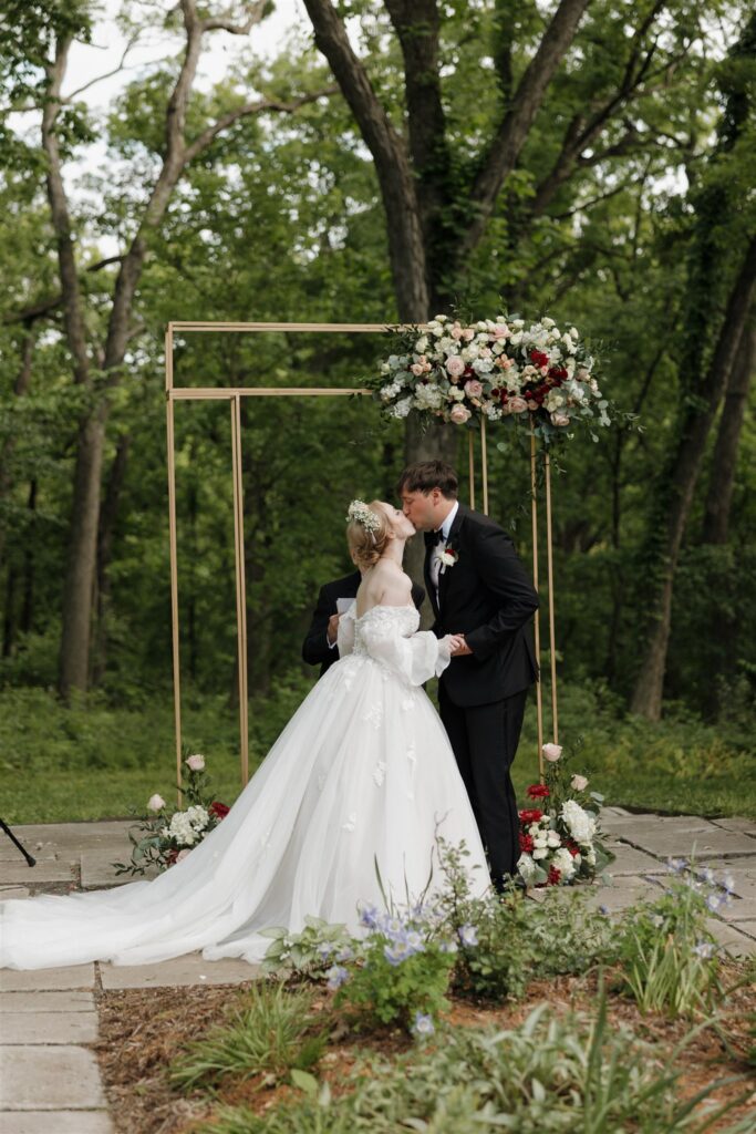 5 Des Moines Wedding Venues You’ll Love If You Want Something Stylish but Chill