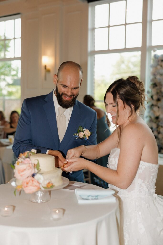 bride and groom cutting their wedding cake