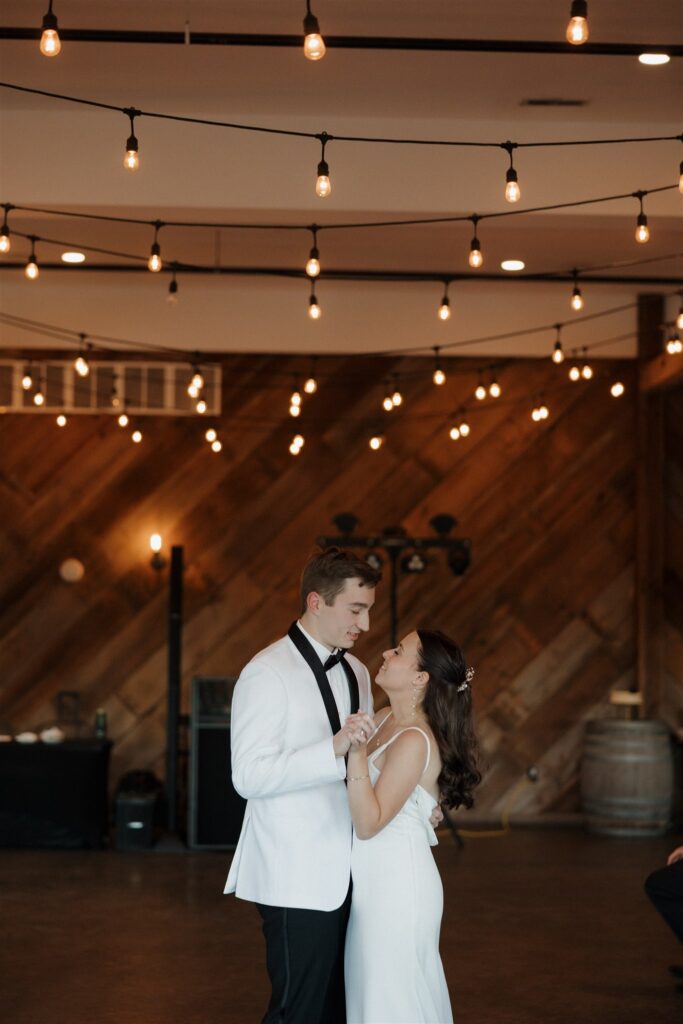 newlyweds first dance