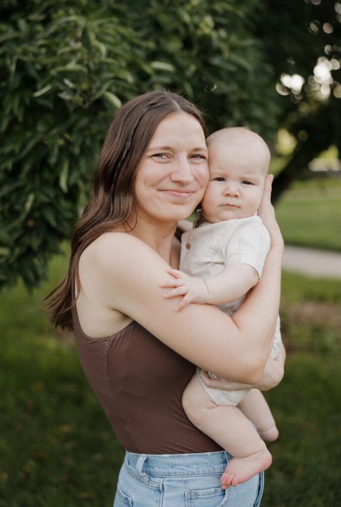 cute outdoor family photos in iowa
