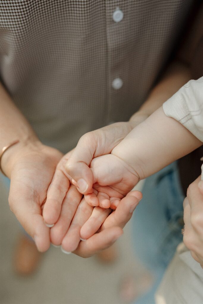 cute picture of the family holding hands during their photoshoot