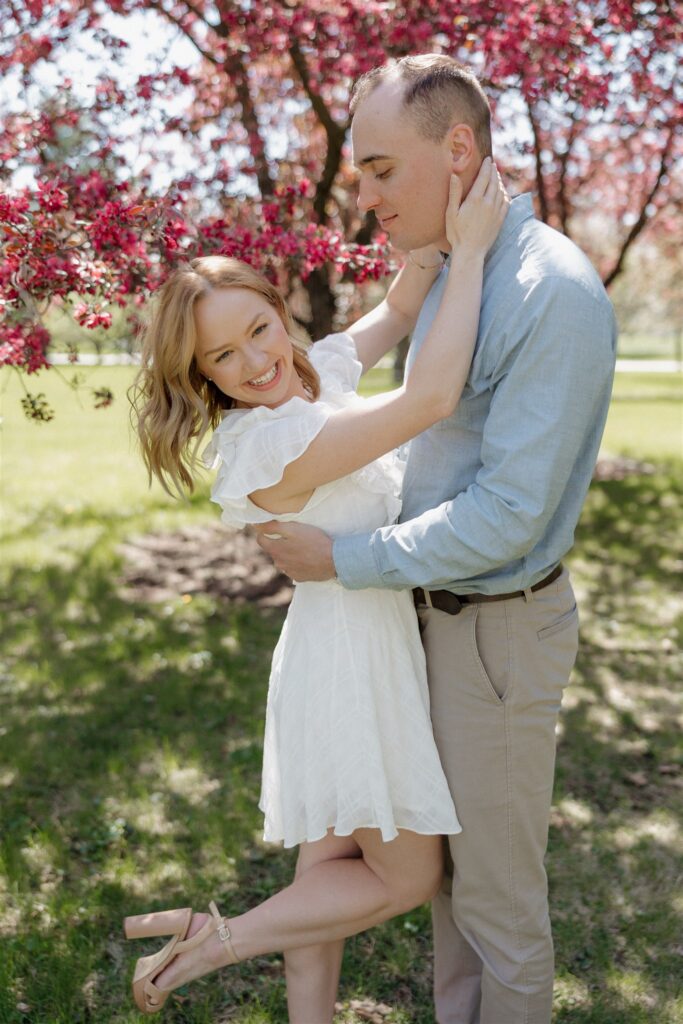 couple hugging during their photoshoot