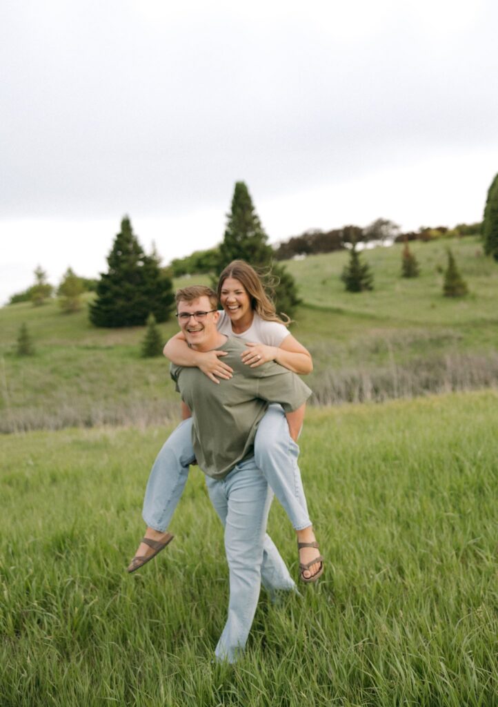 Planning Willow Tree Engagement Photos in Iowa? Here's Everything You Need to Know