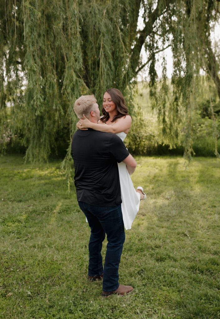 Planning Willow Tree Engagement Photos in Iowa? Here's Everything You Need to Know