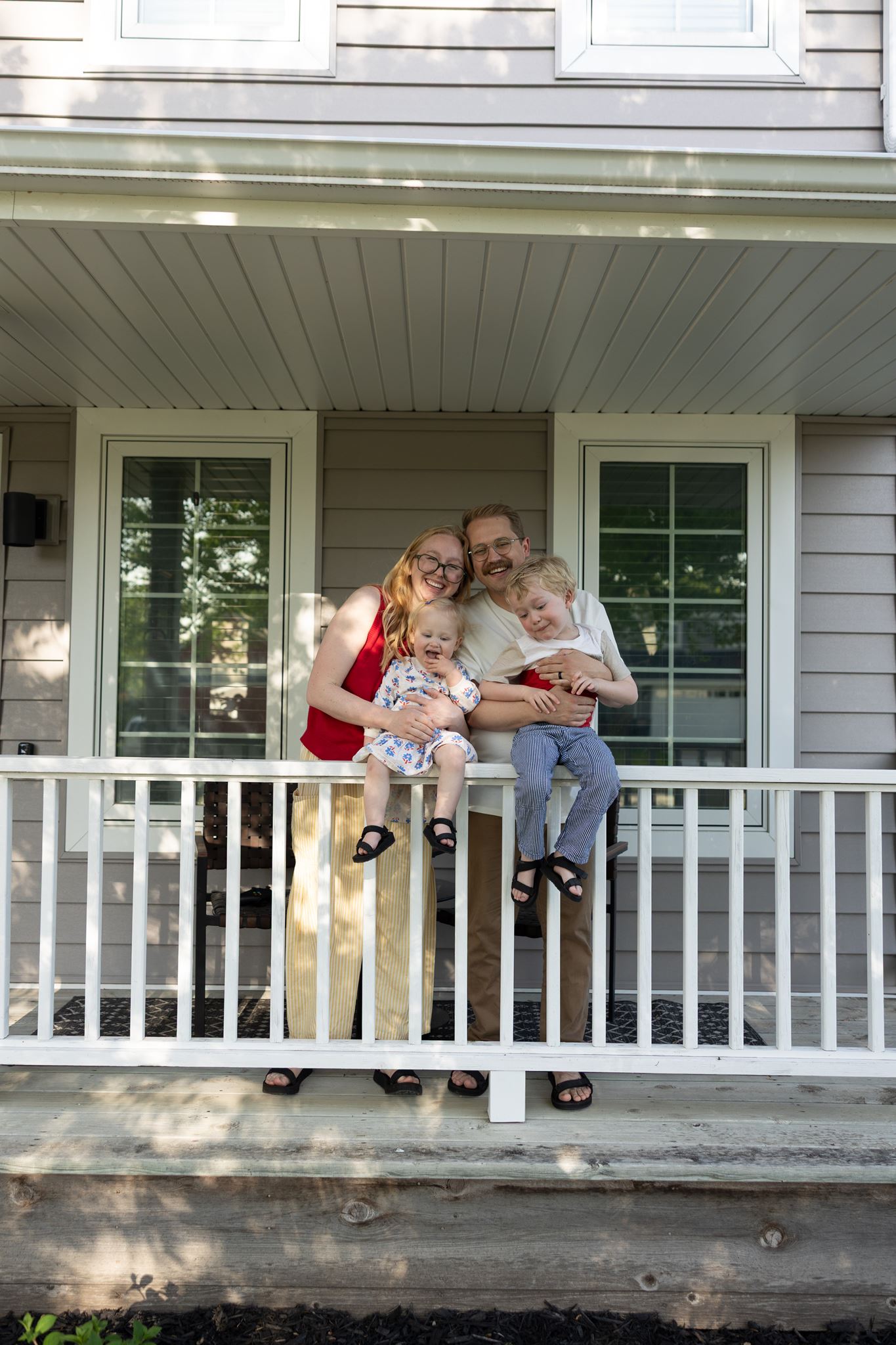 Relaxed Family Photos in Des Moines | A Backyard Session Where the Kids Took the Lead