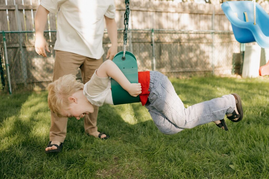 Relaxed Family Photos in Des Moines | A Backyard Session Where the Kids Took the Lead