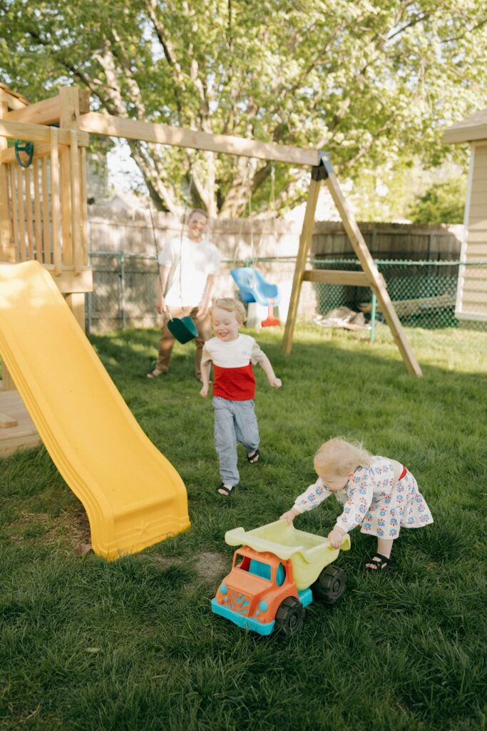 Relaxed Family Photos in Des Moines | A Backyard Session Where the Kids Took the Lead