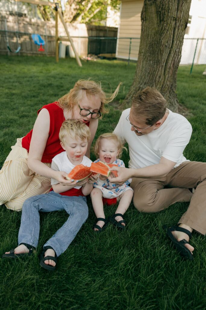Relaxed Family Photos in Des Moines | A Backyard Session Where the Kids Took the Lead